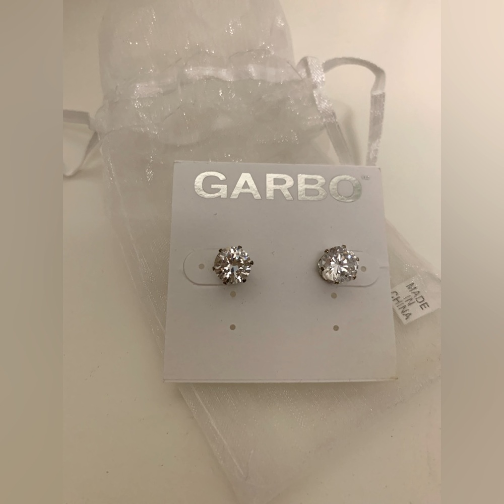 ⭐️*2/$10* ⭐️Round Cubic Zirconia CZ Silver Stud Earrings w/Claw Setting-NWT